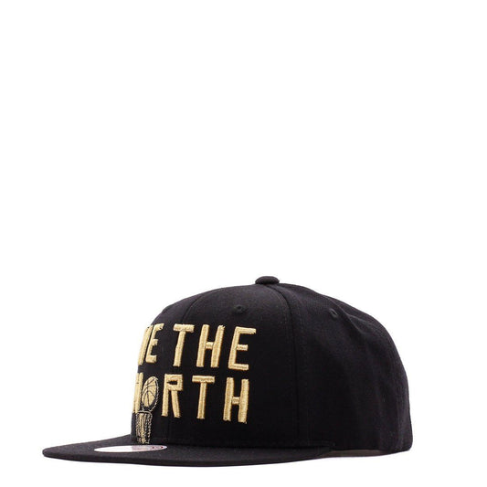 HEADWEAR - Mitchell & Ness NBA Toronto Raptors We The North Trophy Snapback Black HCTROWTNSKTRPO19